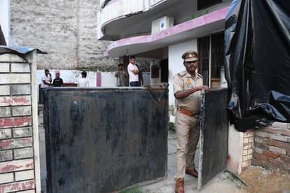 लखनऊ: मां-बेटे की घर में मौत, पुलिस ने बताया स्वाभाविक, रिश्तेदारों ने शव लेने से किया इंकार