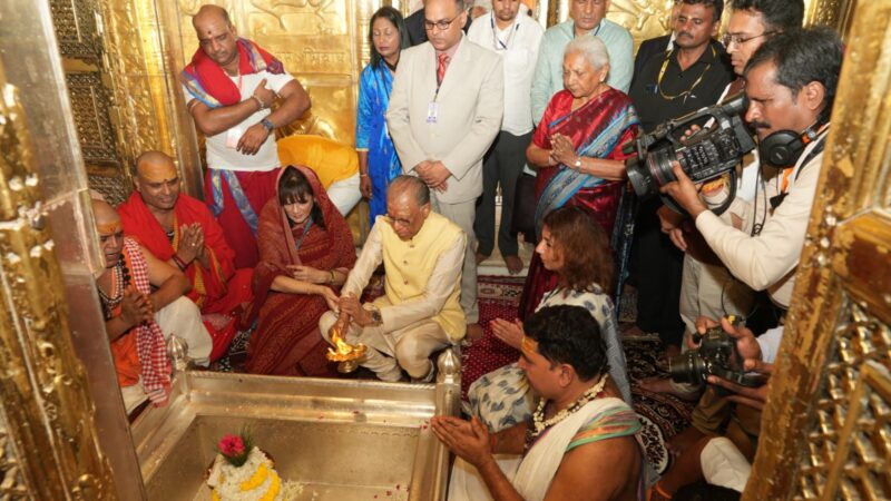 मॉरीशस के पीएम नवीनचंद्र रामगुलाम ने काशी विश्वनाथ के किए दर्शन, पत्नी संग अयोध्या के लिए हुए रवाना