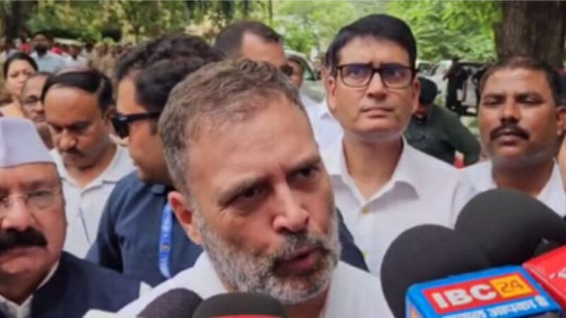 रायबरेली में राहुल गांधी का भाजपा पर निशाना: “वोट चोरी का हाइड्रोजन बम आएगा, सब साफ हो जाएगा”