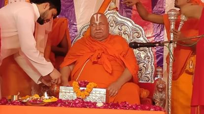मेरठ कथा में जगद्गुरु श्रीरामभद्राचार्य के बयान: “हिंदुओं पर संकट, हर घर में बने धर्म की पाठशाला”