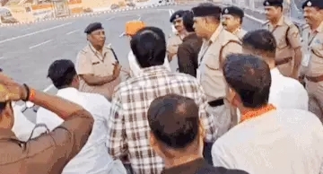 जब काशी में पीएम के कार्यक्रम से पहले हंगामा, विधायक की RPF कर्मियों से झड़प, वीडियो वायरल