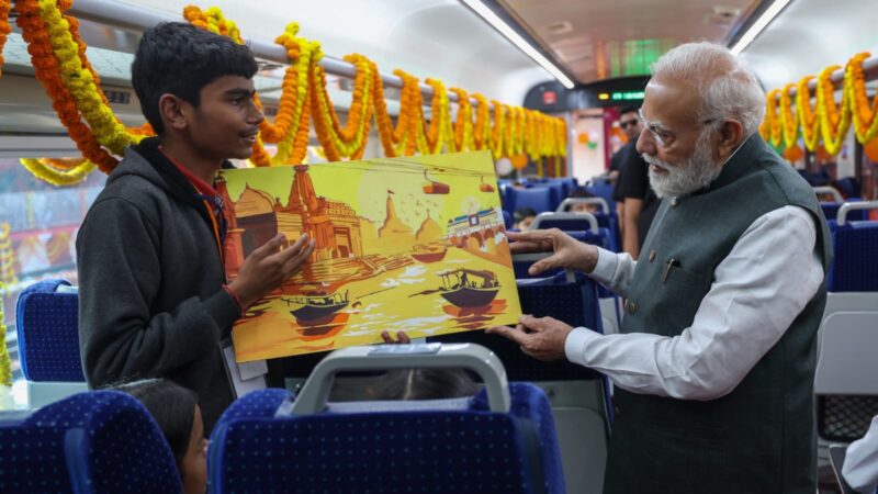 काशी के बच्चों ने पीएम मोदी को सुनाई कविता, बोले—‘काशी की ऊर्जा से सजेगा विकसित भारत का सपना’