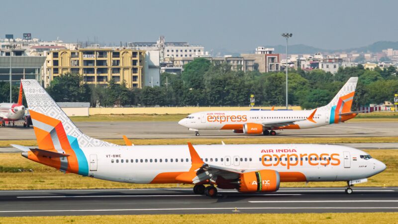 मुंबई-वाराणसी फ्लाइट में बम की धमकी से हड़कंप, वाराणसी एयरपोर्ट पर इमरजेंसी लैंडिंग – सभी यात्री सुरक्षित