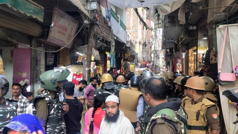 वाराणसी की दालमंडी में फिर चला बुलडोज़र, दुकानों–मकानों का ध्वस्तीकरण तेज