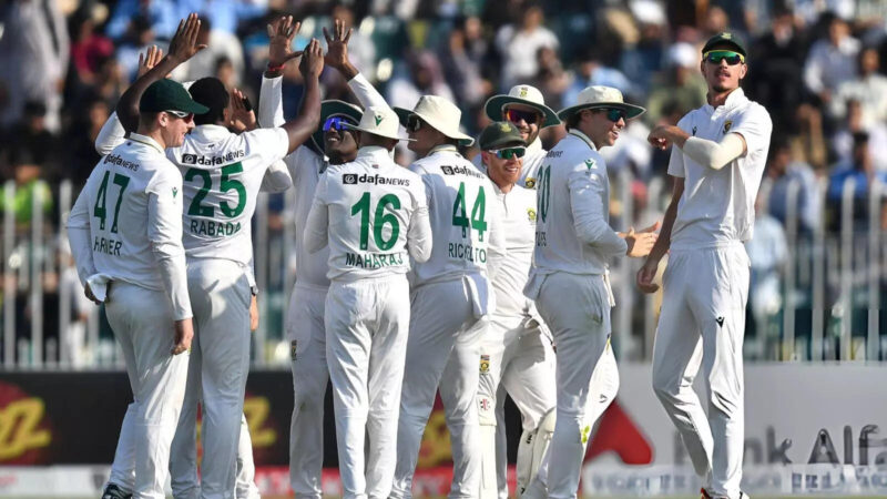 द. अफ्रीका के भारतीय शेर हुए ढेर, 15 साल बाद भारत में अफ्रीका की टेस्ट में मिली जीत