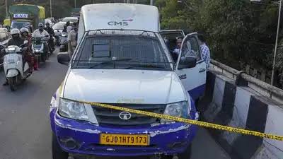 बेंगलुरु में फिल्मी अंदाज़ में 7.1 करोड़ की लूट: RBI अधिकारी बन बदमाशों ने कैश वैन को बनाया निशाना