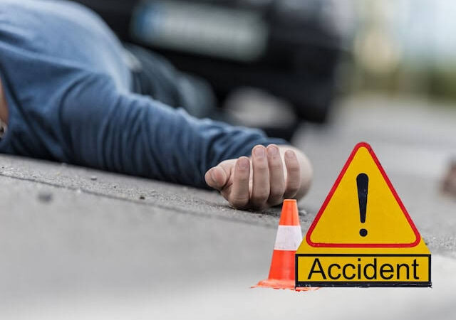 वाराणसी में तेज रफ्तार स्कॉर्पियो की टक्कर से स्कूटी सवार की मौत, बेटी की शादी से चार दिन पहले परिवार पर टूटा दुखों का पहाड़