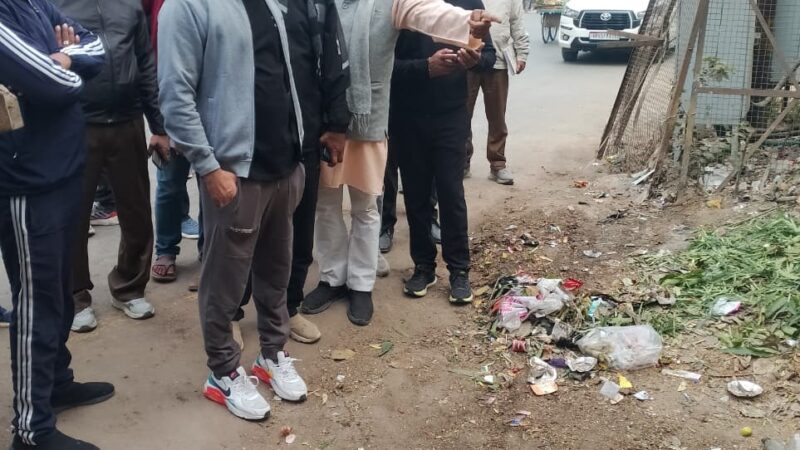 नगर आयुक्त ने ‘डोर टू डोर’ कूड़े के उठान का मौके पर किया सत्यापन