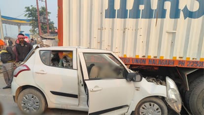 कछवां में भीषण सड़क हादसा: स्विफ्ट कार कंटेनर से टकराई, चार लोगों की मौत