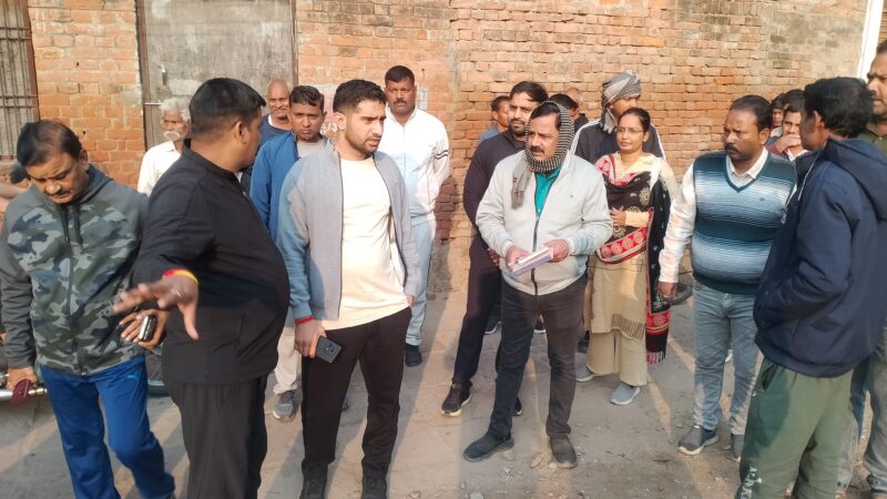 मानक के अनुरूप इंटर लाकिंग निर्माण कार्य न होने पर भड़के नगर आयुक्त, अभियन्ता से मांगा स्पष्टीकरण