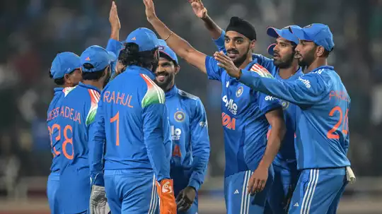 कोहली के रिकॉर्ड शतक पर भारत की जीत, दक्षिण अफ्रीका को 17 रन से हराकर सीरीज में 1-0 की बढ़त