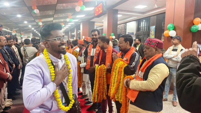 काशी तमिल संगमम–4 का पहला दल वाराणसी पहुँचा, बनारस स्टेशन पर हुआ भव्य स्वागत