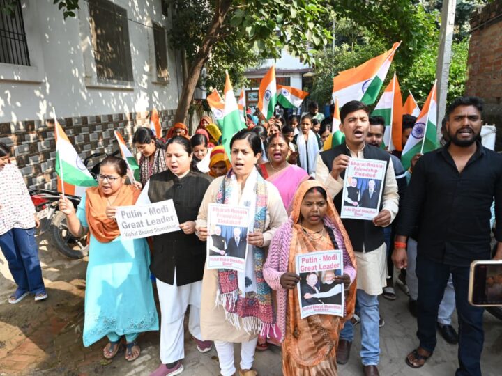 प्रधानमंत्री के संसदीय क्षेत्र में मार्च निकालकर पुतिन के आने का स्वागत,भारत-रूस मैत्री जिन्दाबाद के लगे नारे