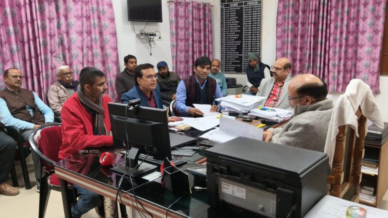 संविदा कर्मियों की छंटनी पर विद्युत मजदूर संगठनों ने जताया विरोध