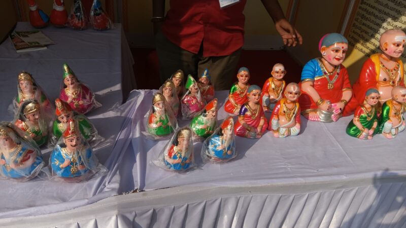 काशी तमिल संगमम् 4.0 में थंजावुर की पारंपरिक ‘थलैयाट्टी बोम्मई’ कला ने मोहा मन