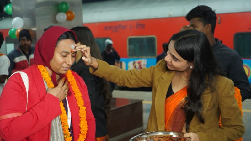 तमिलनाडु से काशी पहुंचा छठा दल, बनारस रेलवे स्टेशन पर हुआ भव्य स्वागत