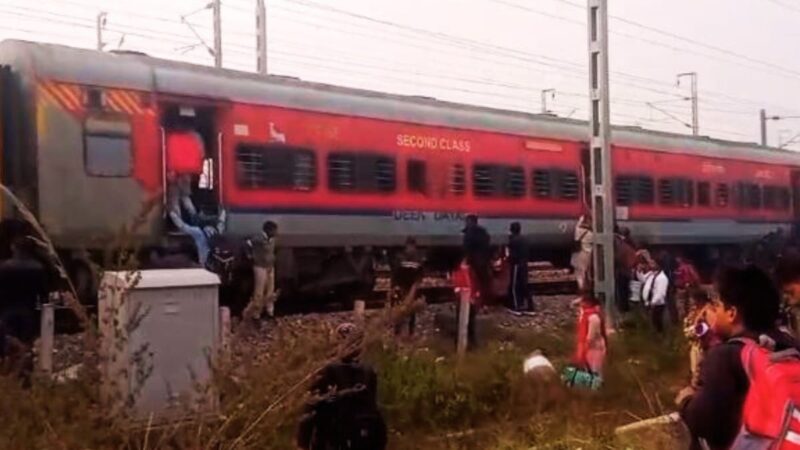 मगध एक्सप्रेस के जनरल कोच में धमाका, फायर इंस्टीग्यूशर का ढक्कन फटने से मची भगदड़