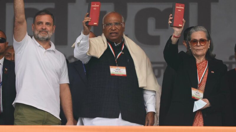 रामलीला मैदान में कांग्रेस की रैली, राहुल गांधी का हमला—“चुनाव आयोग भाजपा के इशारे पर काम कर रहा”