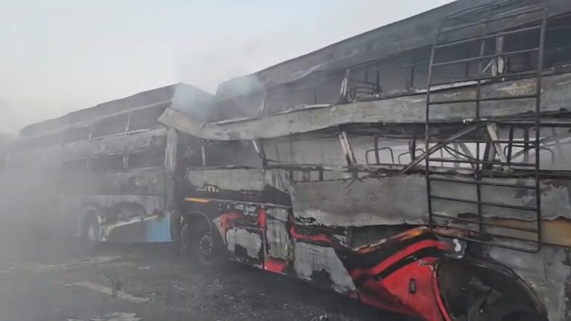 मथुरा में कोहरे का कहर: एक्सप्रेसवे पर 7 बसें व 3 कारें भिड़ीं, 4 की मौत, 50 से ज्यादा घायल