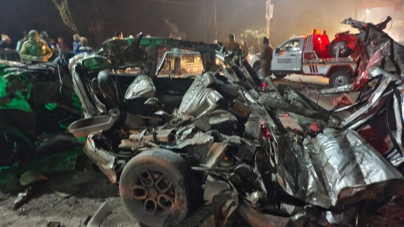 ऋषिकेश में भीषण सड़क हादसा: तेज रफ्तार कार ट्रक से टकराई, चार लोगों की मौत