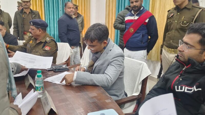 सम्पूर्ण समाधान दिवस में प्राप्त सम्बंधित   शिकायतों का त्वरित निस्तारण सुनिश्चित करें  -डीएम