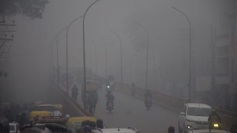 पश्चिमी विक्षोभ का असर: गलन बढ़ी, तापमान लुढ़का, यूपी के 40 जिलों में घना कोहरा