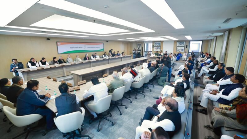 कांग्रेस कार्यसमिति की बैठक: मनरेगा खत्म करने पर खरगे का हमला, चुनावी रणनीति और SIR पर जताई चिंता