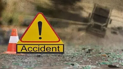 बेहट में भीषण सड़क हादसा: कार पेड़ से टकराई, दो सगे भाइयों समेत चार की मौके पर मौत