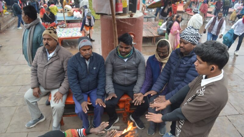वाराणसी में तीन दिन घने कोहरे का अलर्ट, तापमान बढ़ने से दिन में मिली राहत