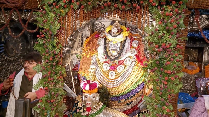 काशी के कोतवाल बाबा काल भैरव का सवा लाख रुद्राक्ष से हुआ वार्षिक श्रृंगार