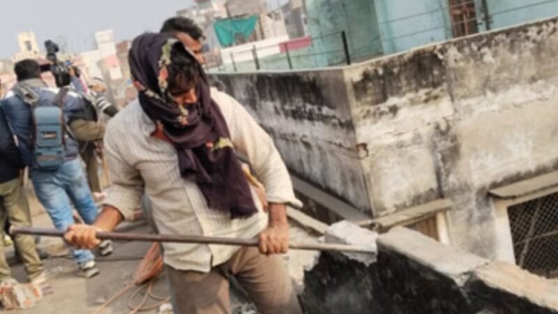 दालमंडी चौड़ीकरण: एक माह बाद फिर चला बुलडोजर, भारी फोर्स के बीच हुई ध्वस्तिकरण की कार्रवाई