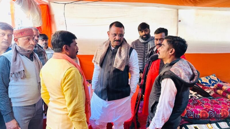 महापौर एवं नगर आयुक्त ने परखी घाटों की व्यवस्था, लापरवाही मिलने पर जताई नाराजगी