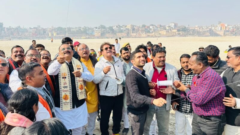 भाक्काटे’ के शोर से गुलजार हुई गंगा की रेती, महापौर ने काटा नगर आयुक्त का पेंच