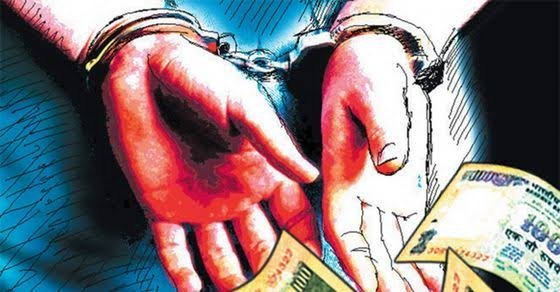 वाराणसी: चौकी में रिश्वत लेते दरोगा और सिपाही गिरफ्तार, एंटी करप्शन टीम की बड़ी कार्रवाई