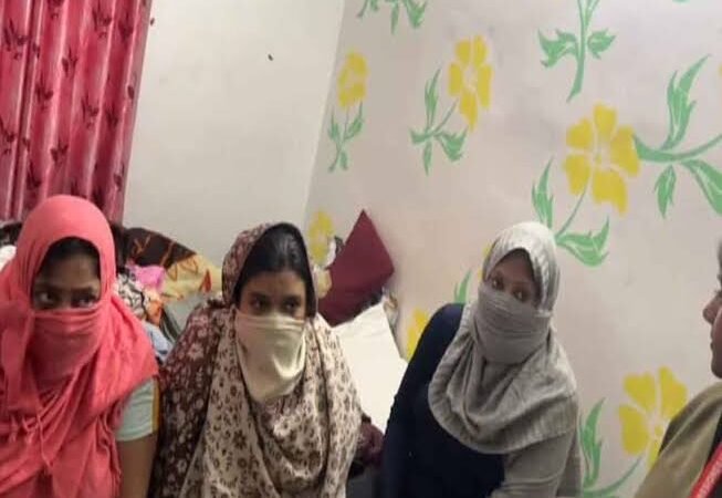 त्रिदेव मंदिर के सामने देह व्यापार का अड्डा, गेस्ट हाउस से तीन युवतियां, ग्राहक और मैनेजर गिरफ्तार