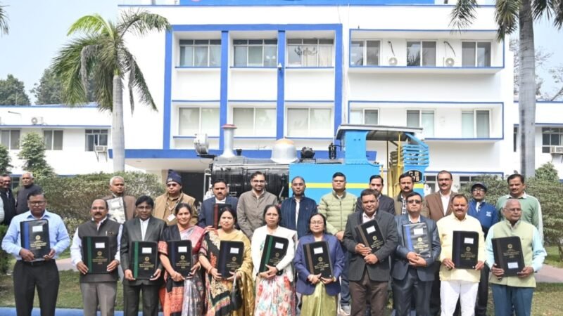 बरेका में सेवानिवृत्त दो अधिकारी एवं चौदह कर्मचारियों को दी गई विदाई