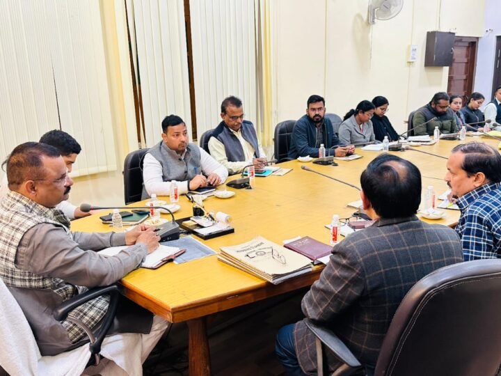 शिवालयों के मार्गों पर सुपर सकर मशीन से सीवर सफाई के दिए कड़े निर्देश