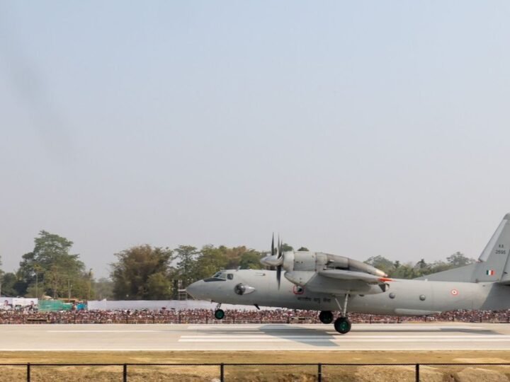 चीन सीमा के करीब असम में पहली इमरजेंसी लैंडिंग फैसिलिटी का शुभारंभ, पीएम मोदी ने C-130J से किया लैंड