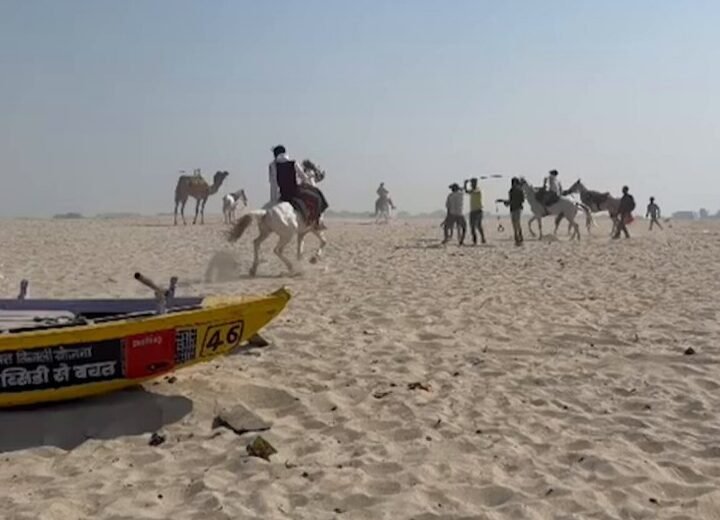 वाराणसी में दशाश्वमेध घाट के सामने नाविकों और घोड़ा-ऊंट संचालकों में मारपीट, चार घायल