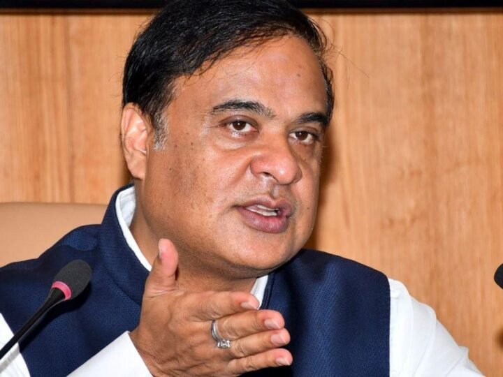 असम के मुख्यमंत्री हिमंता बिस्वा सरमा ने किए बाबा विश्वनाथ के दर्शन, विधानसभा चुनाव से पहले काशी आगमन