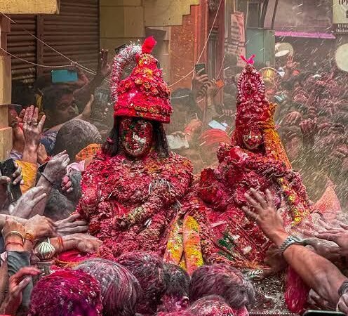 काशी में रंगभरी एकादशी: बाबा विश्वनाथ–मां गौरा का गौना, पुष्पों की होली से हुई उत्सव की शुरुआत
