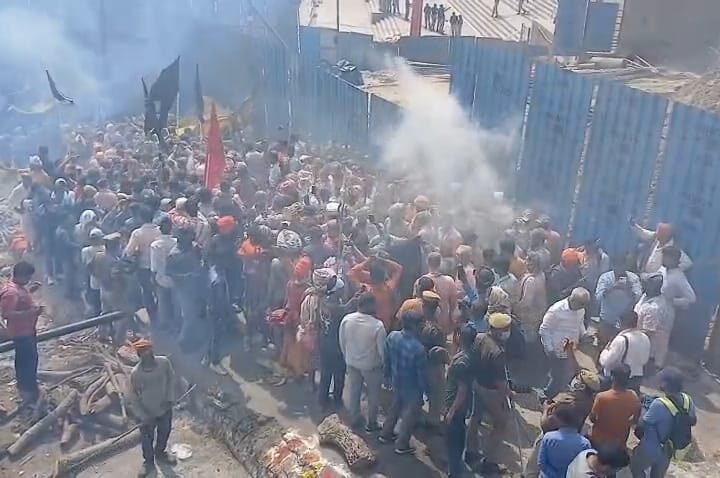 काशी के मणिकर्णिका घाट पर ‘मसाने की होली’: चिता भस्म संग रंगोत्सव, भारी भीड़ के बीच सुरक्षा कड़ी
