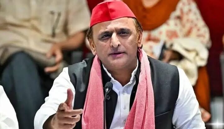 अखिलेश यादव का हमला: “यूपी में कानून-व्यवस्था ध्वस्त”, महिलाओं को सालाना 40 हजार देने का वादा