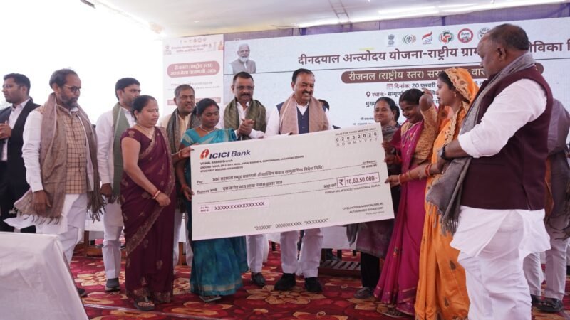 काशी में केशव मौर्य का बयान: “शंकराचार्य का स्थान सर्वोपरि”, गोहत्या आरोपों पर सरकार का बचाव