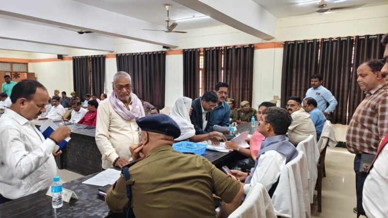 जन शिकायतों के निस्तारण में लापरवाही बर्दाश्त नहीं की जाएगी- सत्येन्द्र कुमार