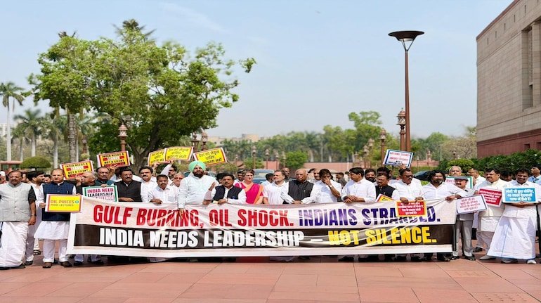 संसद के बजट सत्र में हंगामा, पश्चिम एशिया संकट पर जयशंकर का बयान; लोकसभा की कार्यवाही स्थगित