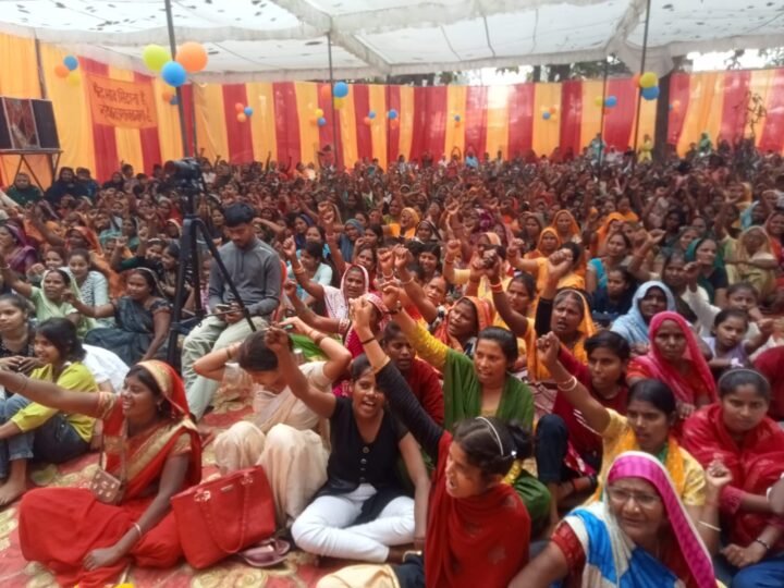 महिला हिंसा के खिलाफ हजारों महिलाओं का तहसील पर प्रदर्शन