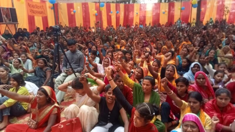 महिला हिंसा के खिलाफ हजारों महिलाओं का तहसील पर प्रदर्शन