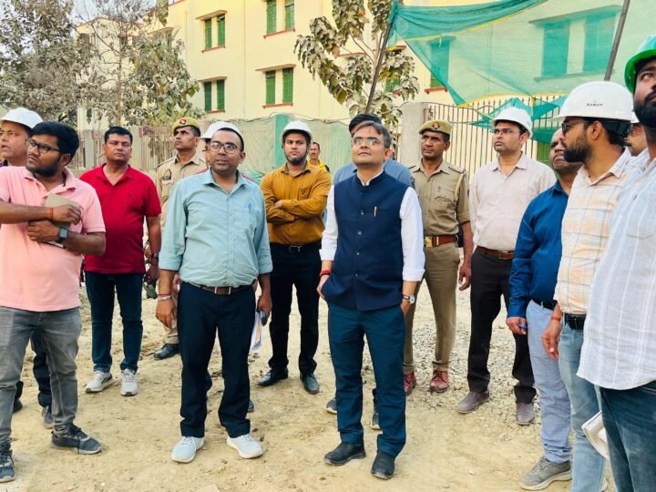 जिलाधिकारी ने निर्माणाधीन परियोजनाओं का किया औचक निरीक्षण