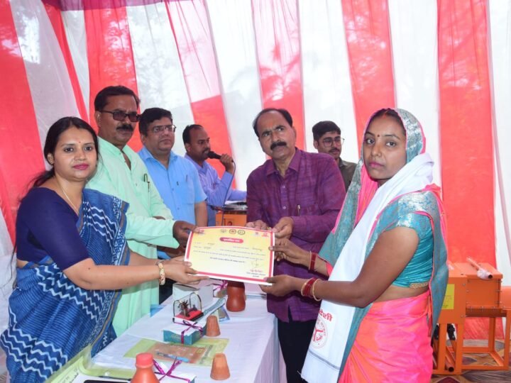 59 लाभार्थियों को निःशुल्क विद्युत चालित चाक एवं पगमिल मशीन का वितरण